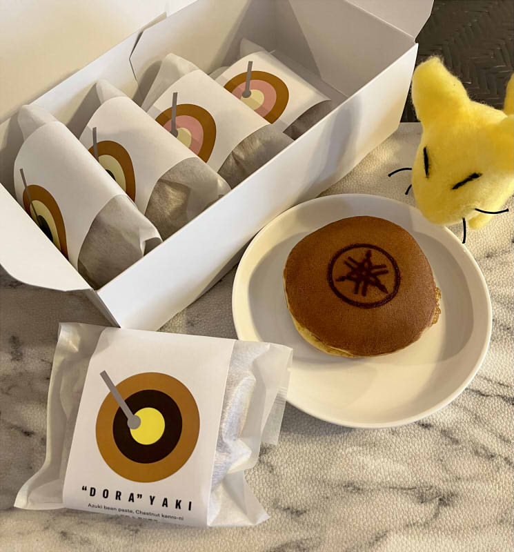 コロコロ11月号に #爆コロROCK 記事掲載中！コロフェスのライブ特集をしています！読んでね！
漫画は一段落したけど、爆コロはここからが山場（ヤマバ）だぜ‼️

そして先日爆コロ打ち上げがあり、ヤマハミュージックスクール様から特製ドラ焼きを頂きました。ヤマハのロゴいり！超ウマシャインでした！