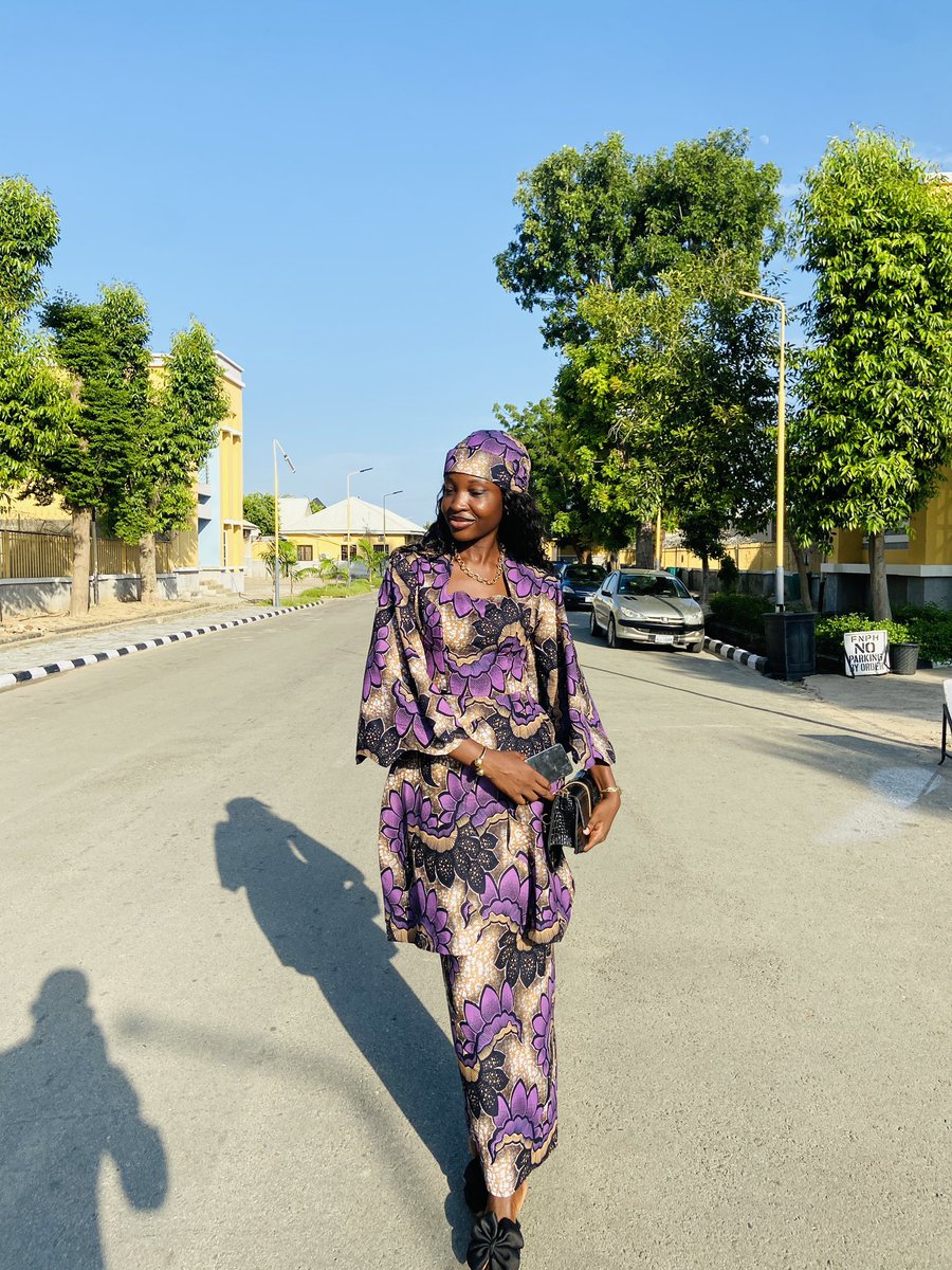 Please if you come across this post, drop a comment for me🥰✂️

Beautiful tailor ✂️✂️
Blord VDM iPhone 17 phyna