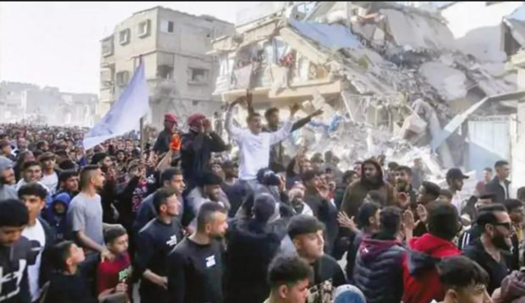 'Savaş hiledir...' diye buyuran Hz. Muhammed Aleyhisselam'ın yolunu takip eden Kassam Mücahitlerinden savaş tarihine geçecek operasyon... 
 
İstihbarat, zeka, siyaset ve cesaretin birleşimi olan dört dörtlük bir hile...

Operasyonu, başrolde oynayan siyonist esirin ağzından