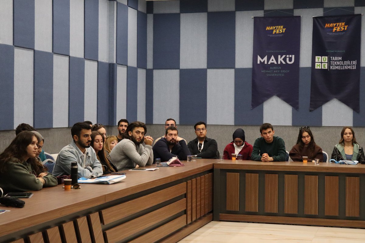 haytekfest's tweet photo. Hüseyin Deniz Petekkaya, Hayvancılık Sektöründe Uluslararası Olabilmek adlı workshop'u Avşar Salonunda sundu!

@makuedutr @dalgarh @TCTarim @TCSanayi @teknofest #makü #haytekfest #tarım #hayvancılık #teknoloji #inovasyon https://t.co/be2vdNSn87