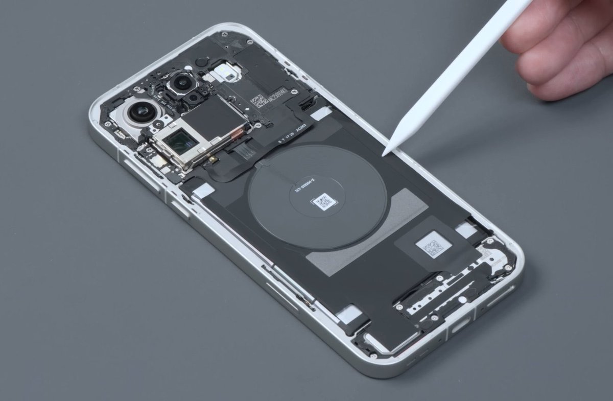 Cartidise's tweet image. OPPO Find X9 Pro from the inside