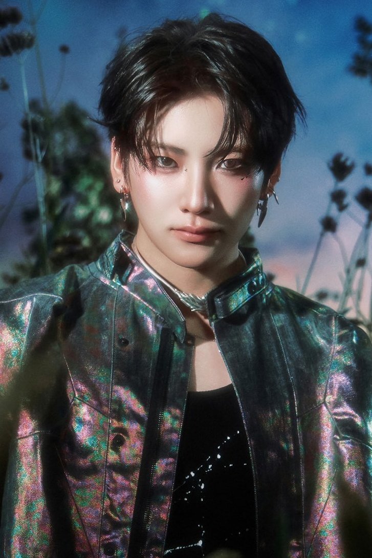 yumarchive's tweet photo. someone give the makeup artist a raise cause he looks like royalty
#yuma https://t.co/dpWvHwa32j