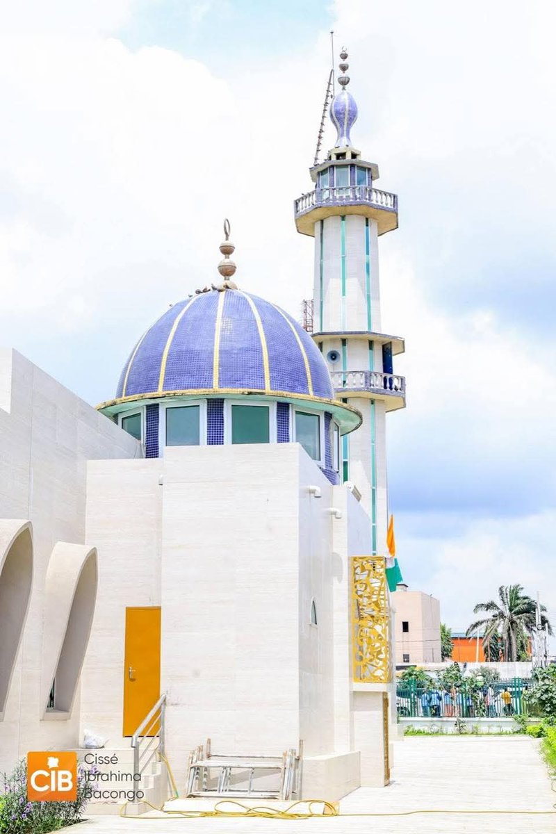 LucaVaran's tweet image. 🇨🇮 ADJAMÉ | Quelques images de la nouvelle Mosquée Salam d’Adjamé, rénovée par le Ministre-Gouverneur Cissé Ibrahima Bacongo