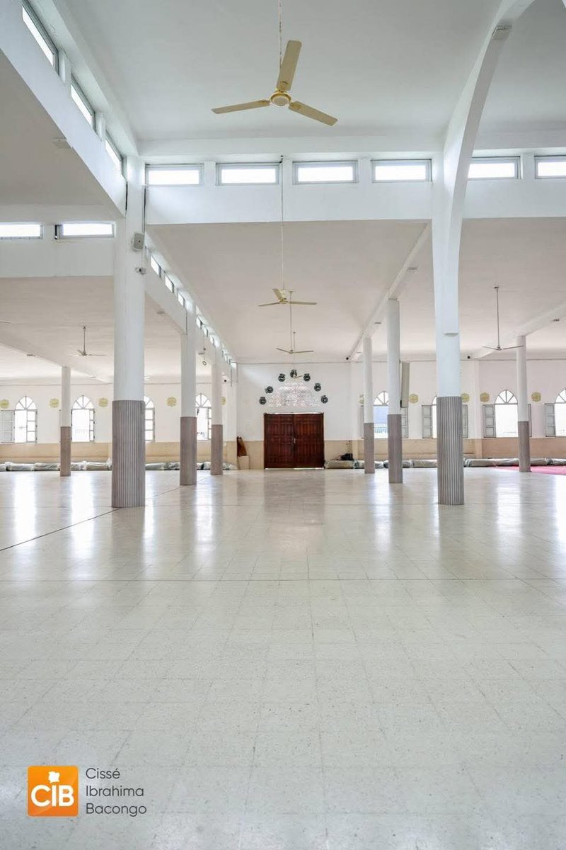 LucaVaran's tweet image. 🇨🇮 ADJAMÉ | Quelques images de la nouvelle Mosquée Salam d’Adjamé, rénovée par le Ministre-Gouverneur Cissé Ibrahima Bacongo