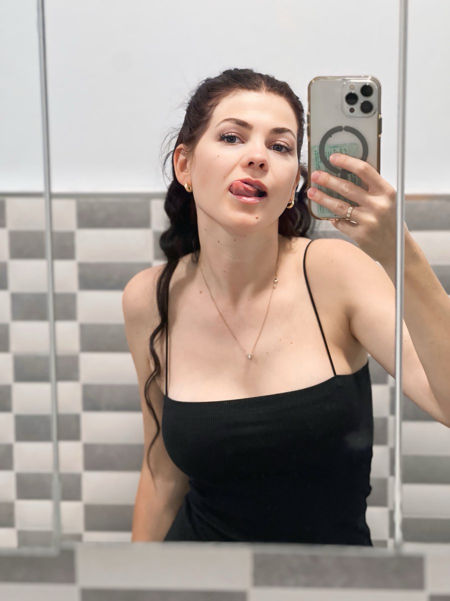 peachel22's tweet photo. Support my friend guys <3     

https://t.co/CaLYLqWvZQ https://t.co/oCI6B19Dbs