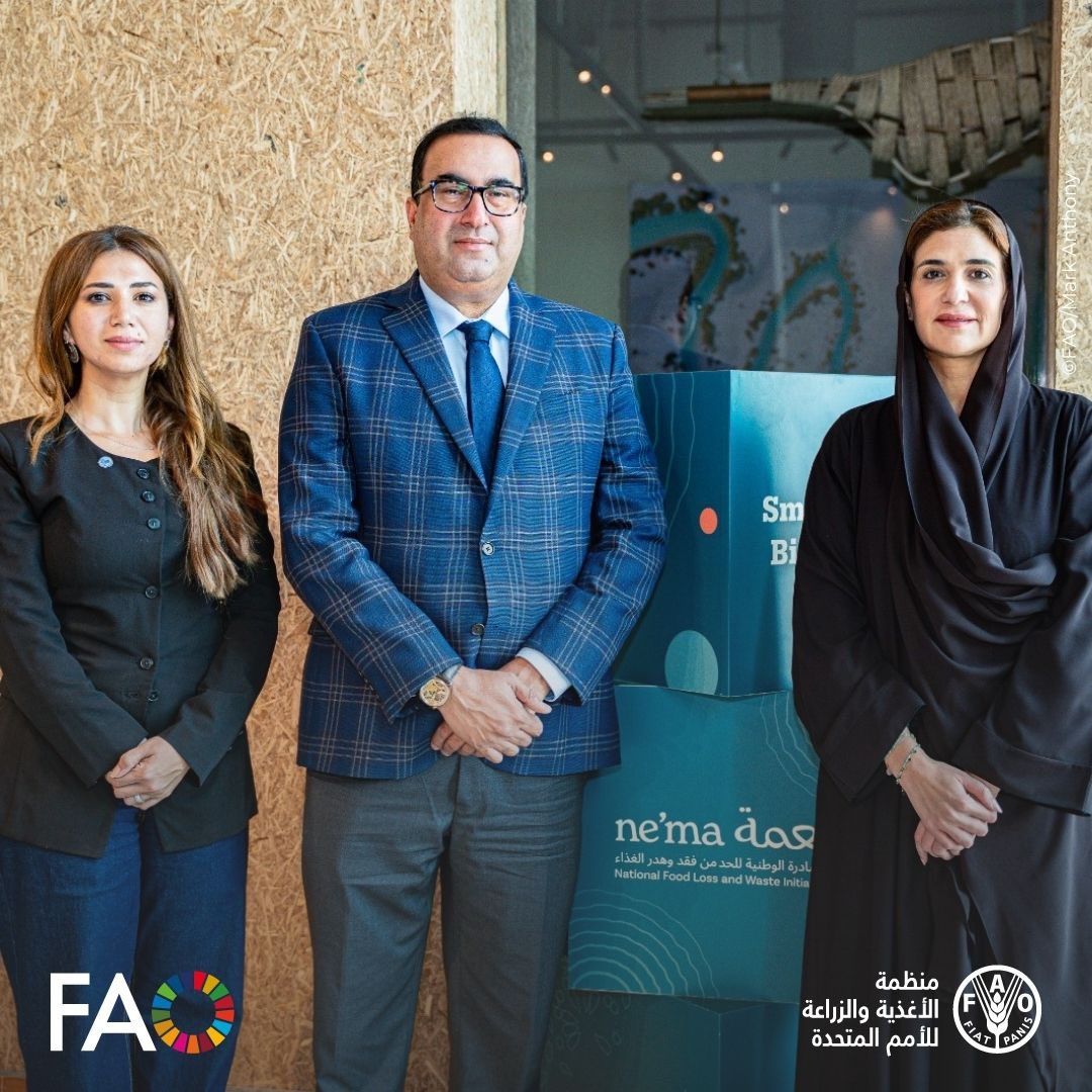 بمناسبة اليوم العالمي للأغذية 2025، شارك مكتب الفاو في دولة الإمارات مع شركائه من مبادرة نعمة وجهات حكومية وخاصة في ورشة سياسات النظم الغذائية الدائرية:
«تسريع الحد من فقد وهدر الغذاء في دولة الإمارات»،
ضمن جهود دعم هدف الدولة في خفض الفقد والهدر الغذائي بنسبة 50٪ بحلول 2030.