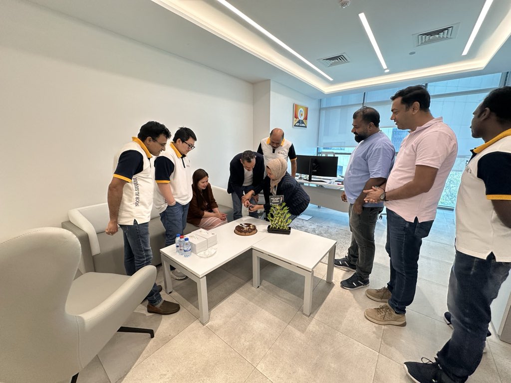 BisdakV's tweet photo. Simple cake cutting ceremony for our Estimation boss, Eng. Shaji.

#AbuDhabi #boss #team #unity #bossday #workplace https://t.co/oEfgopBntw