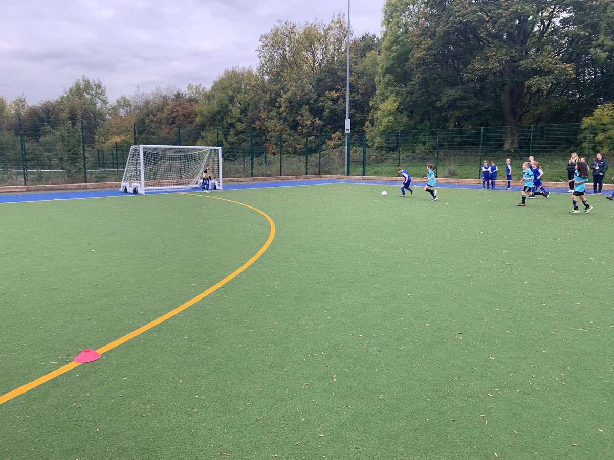 UrddBaM's tweet photo. Gêmau wedi cychwyn yma yn Aberhonddu a’r gyfer Cystadleuaeth Pêl-droed Merched Bl.5-6 a Chymysg Bl.3-4 ⚽️🏆

Pob Lwc I bawb 🍀

@chwaraeonyrurdd https://t.co/v4Te8AI3Yk