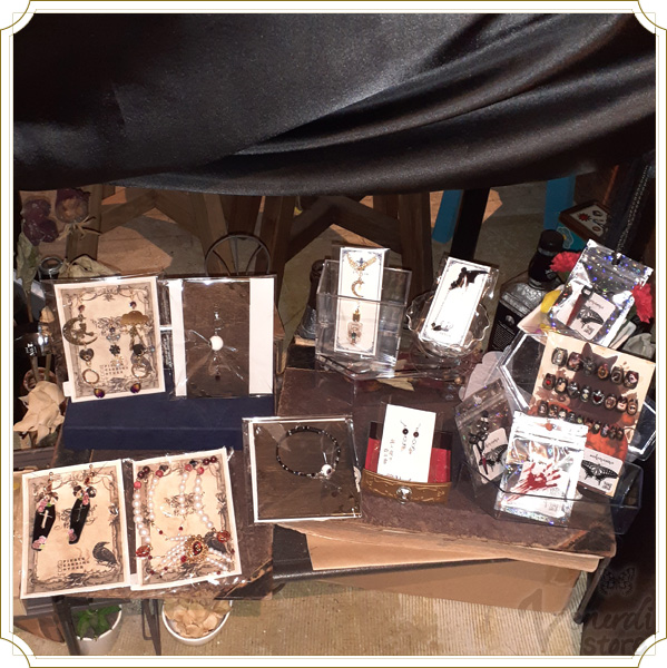 Venerdi store|神戸の雑貨屋|ハンドメイドと輸入品@4月ROSEfair🥀5月真夜中の (@venerdi_store) on Twitter photo 【本日営業】13:00-18:00
✡️10/4(土)-10/31(金)
#吸血鬼の集い
ゴシックハロウィンイベント🎃
完売多数ですが新作の先行販売もございます!
今回も即完売あり得ますのでお早めに🦇
【同時開催イベント】
✡️10/4(土)-31(金)
<a href="/000MaAya000/">真綾堂【店主MaAya/造形藥師】@10月妖し者展 11月べねまる(マルシェ)</a> 様個展
#妖し者展
兵庫県神戸市中央区栄町通2-2-8-201 【本日営業】13:00-18:00
✡️10/4(土)-10/31(金)
#吸血鬼の集い
ゴシックハロウィンイベント🎃
完売多数ですが新作の先行販売もございます!
今回も即完売あり得ますのでお早めに🦇
【同時開催イベント】
✡️10/4(土)-31(金)
<a href="/000MaAya000/">真綾堂【店主MaAya/造形藥師】@10月妖し者展 11月べねまる(マルシェ)</a> 様個展
#妖し者展
兵庫県神戸市中央区栄町通2-2-8-201