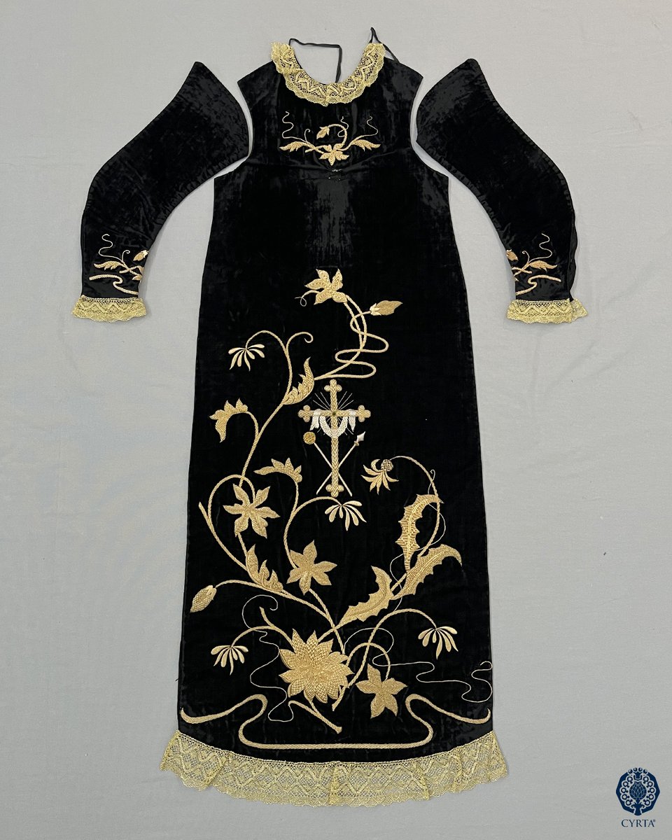 🔷NUEVO PROYECTO| Restauración del manto y vestido de la Virgen dolorosa de #AlbeldadeIregua (#LaRioja)
Desde hace meses venimos trabajando en la #restauración de este conjunto ejecutado en 1920 por la Casa Garín.
Pronto os mostraremos imágenes del proceso
#CYRTA #Crtextil