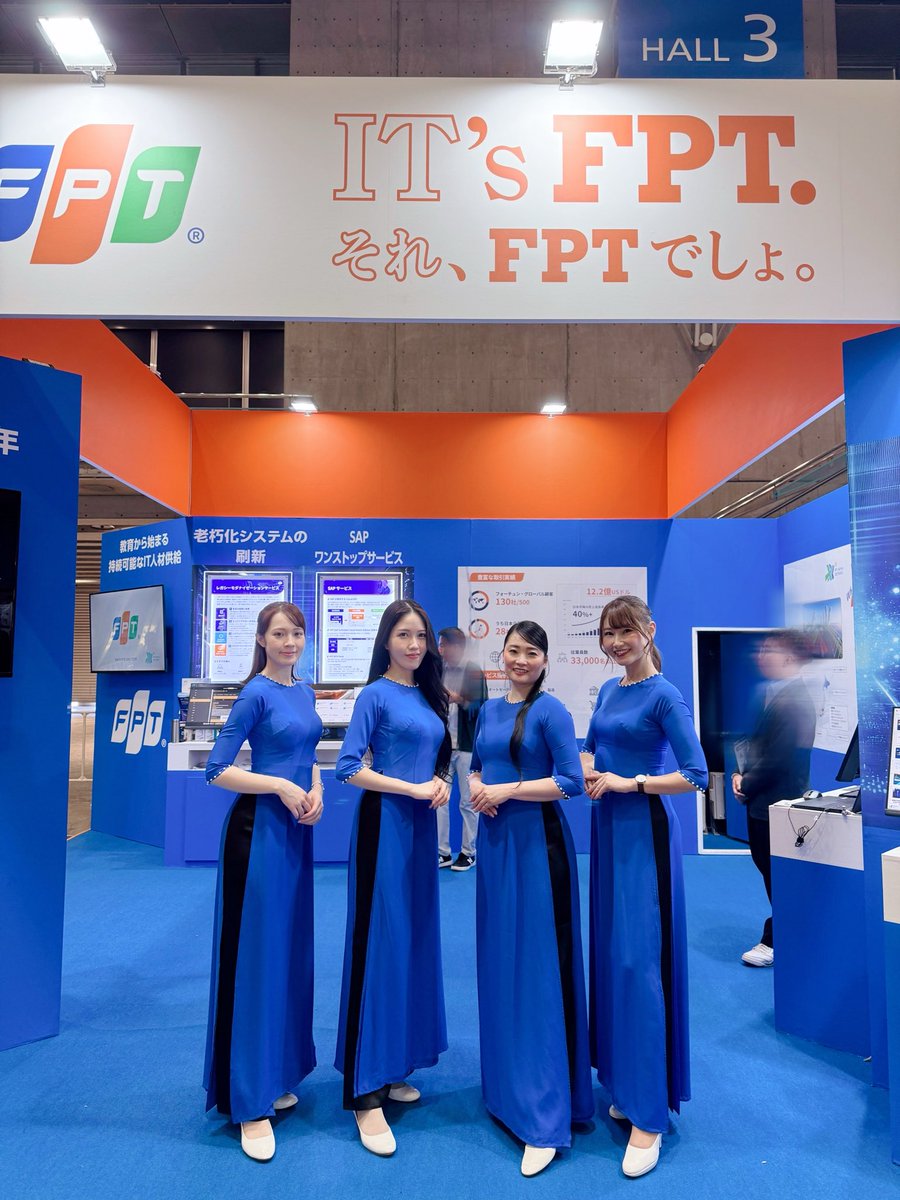 makinoayaka's tweet image. 久しぶりに展示会写真☺️#CEATEC2025 は何度もお世話になってる #FPTジャパンホールディングス 様のブースでお仕事でした💙🧡💚ベトナムに本社があり、ベトナムの中では最大手のIT企業です🇻🇳
今回も楽しくお仕事出来ました！ありがとうございました✨
#FPT #ベトナム #アオザイ #FPTジャパン #イベコン