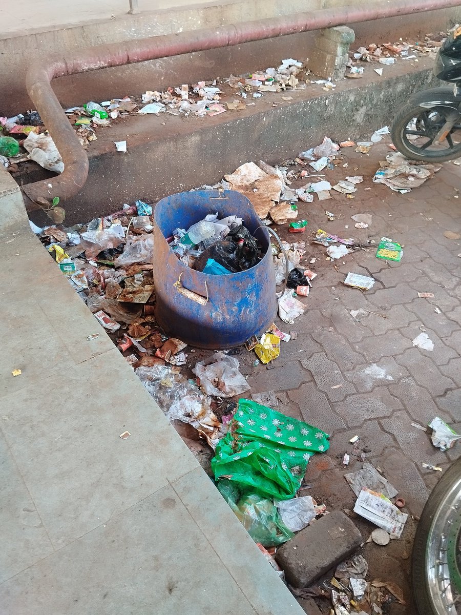 INDIANREFORMS0's tweet image. This is the condition of the Balasore sahadevkhunta bus stand.The current state of cleanliness is embarrassing and reflects poorly on the city&apos;s maintenance standards.@DBalasore ,@balasoremunici1 ,@CMO_Odisha
