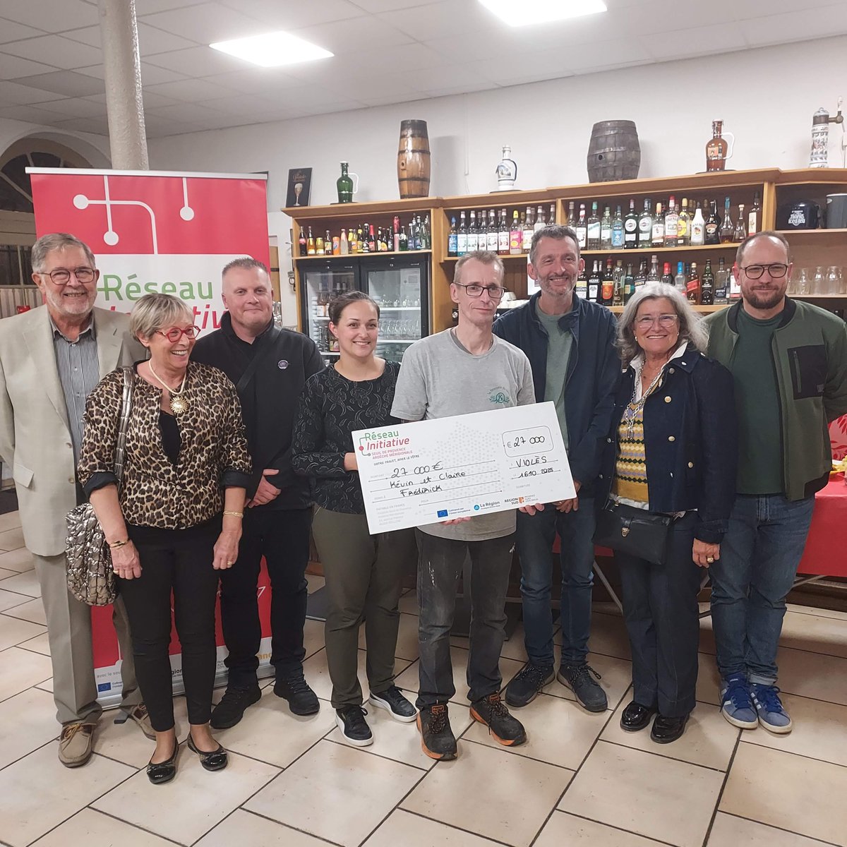 Félicitations au Réseau Initiative pour son soutien précieux à l'entrepreneuriat vauclusien ! Hier, remise de chèque à deux entrepreneurs Violès. 💼🌟 #Vaucluse #4eCirco
