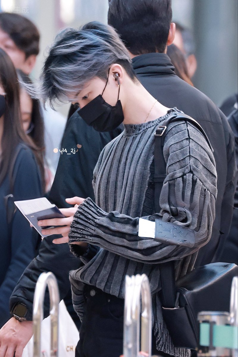 일본에서 드림이랑 삼성 콜라보 팝업하더니
재민 삼성뽀이됐네 ㅋㅋㅋㅋ 열심히 구경하는거 kiyo..