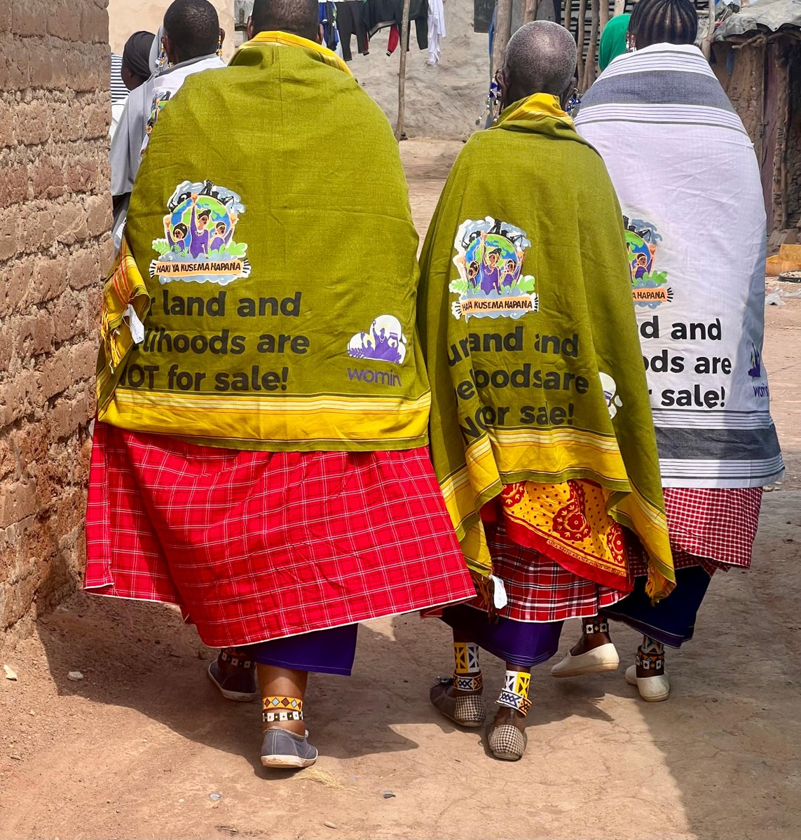 WoMin_Africa's tweet photo. The Tanzania ๐น๐ฟ#R2SNO training participants visited mining affected areas in Singida to bear witness & share solidarity with the community.๐
#ecofeminism #RighttoSayNO! #FPIC #extractives https://t.co/ANxITwWh4v