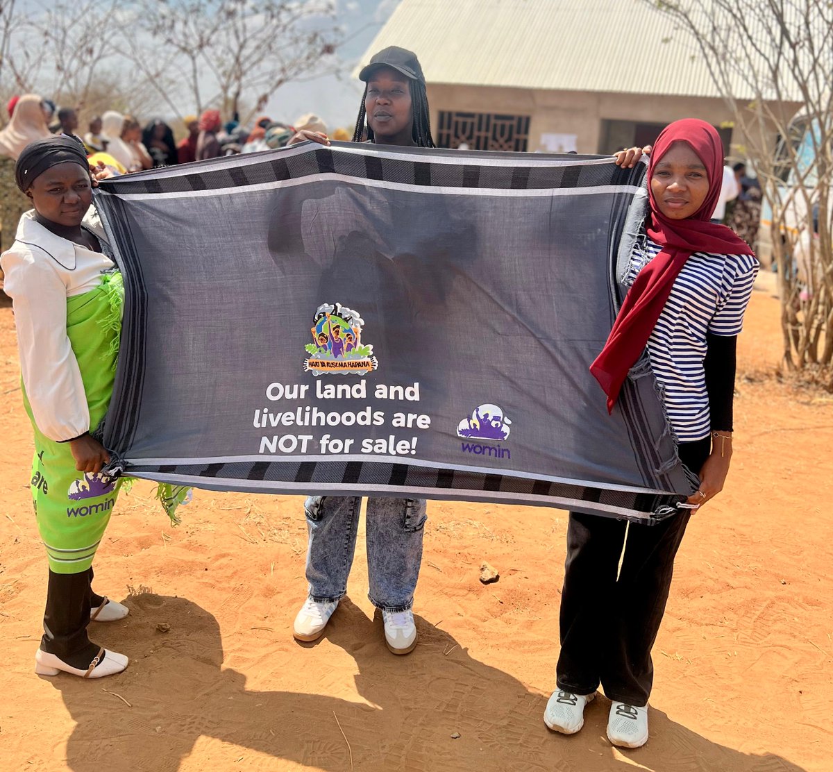 WoMin_Africa's tweet photo. The Tanzania ๐น๐ฟ#R2SNO training participants visited mining affected areas in Singida to bear witness & share solidarity with the community.๐
#ecofeminism #RighttoSayNO! #FPIC #extractives https://t.co/ANxITwWh4v