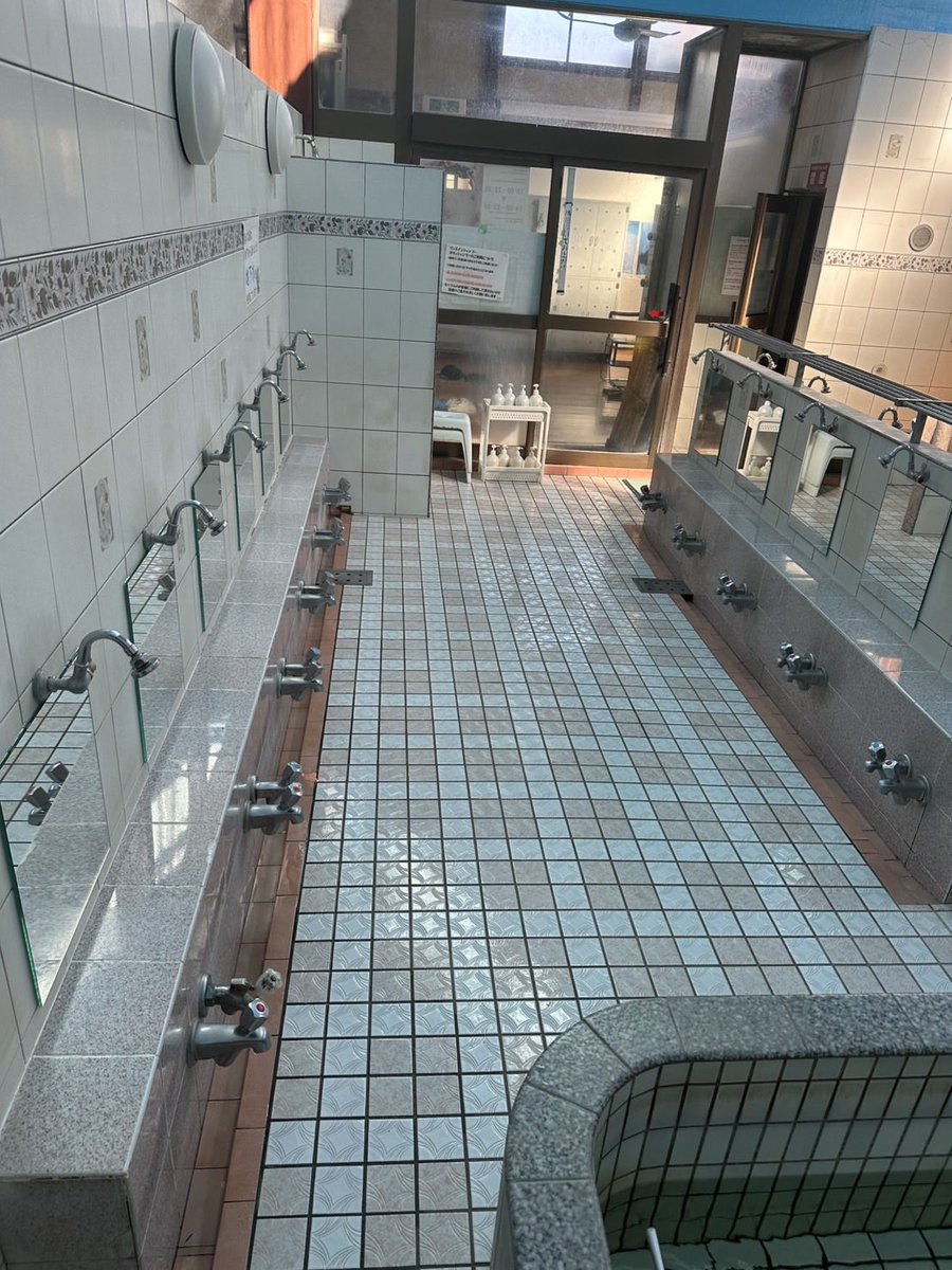 kmaosghii's tweet photo. 本日はお休みを頂いております！

午前中は本所消防署にて防火管理講習を受講してきました🚒

さらに浴室の鏡も交換しました🪞✨

夕方は体力つけるために筋トレしてきました💪笑

明日からのご来店を心よりお待ちしております！ https://t.co/gYVkZfk8Wy