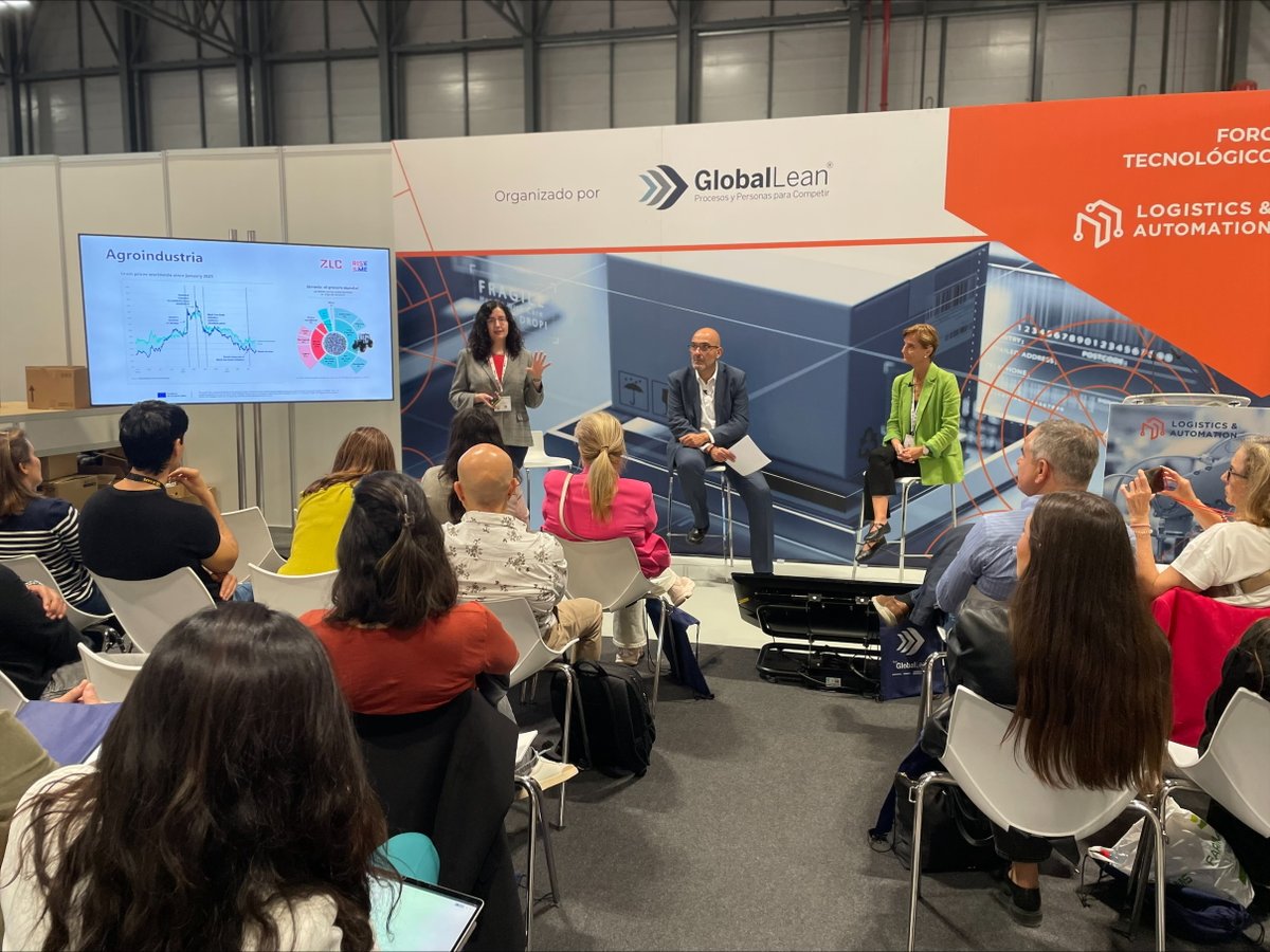 ZLCsupplychain's tweet image. 💬🚛 En #LogisticsAutomation Madrid 2025 reflexionamos sobre el presente y futuro de la #logística.

Nuestra Directora de Investigación, Carolina Ciprés, participó en debates sobre geopolítica, resiliencia y diversidad en la cadena de suministro 🌍👩🏻‍🎓

#SupplyChain #ZLC