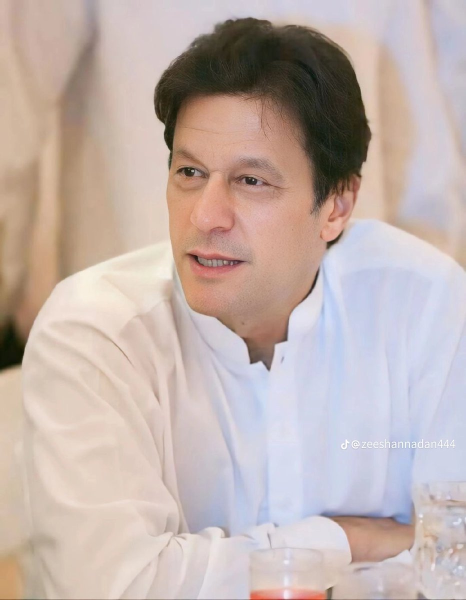 عمران خان کو اڈیالہ جیل میں 804 دن مکمل ہو گئے لیکن میرا لیڈر ڈٹ کر کھڑا ہے