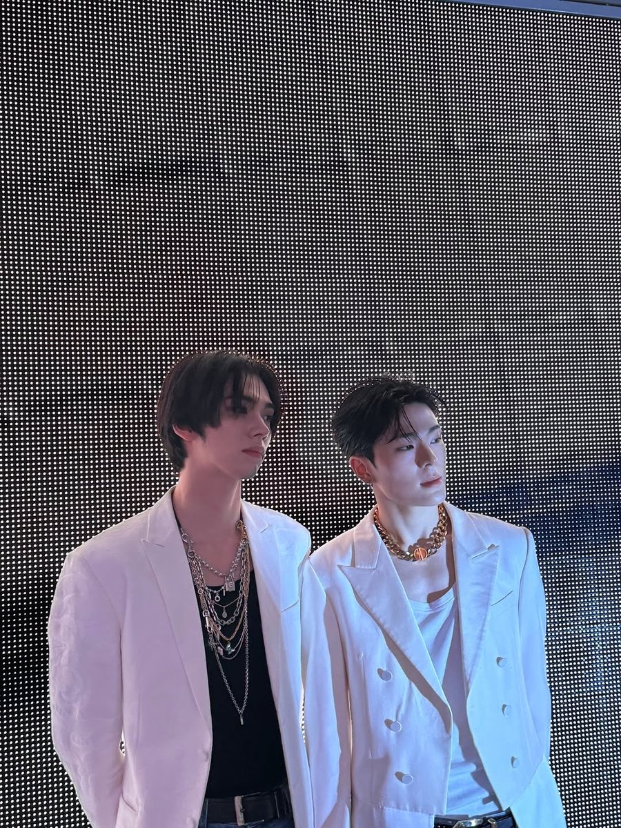 WHIBJAPAN's tweet photo. 251017 WHIB公式インスタ upload 

[📸] 𝙀𝙎𝙌𝙐𝙄𝙍𝙀 𝟯𝟬𝙏𝙃 𝘼𝙉𝙉𝙄𝙑𝙀𝙍𝙎𝘼𝙍𝙔 𝙋𝘼𝙍𝙏𝙔🥳 

#WHIB #휘브 #フィブ
#ESQUIREKOREA #에스콰이어30주년 #ESQUIRE_30TH_ANNIVERSARY https://t.co/mYAiotwWt8