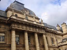 🔴<a href="/Valeurs/">Valeurs actuelles ن</a> | AFFAIRE LOLA,  avec l'accord du président, le frère de Lola se tourne vers Dahbia Benkired, la meurtrière présumé de sa jeune sœur, et lui dis avec beaucoup d'émotion dans la voix :
🗣️ «Je voudrais parler au nom de toute la famille, tontons, tatas, cousins, parrain,