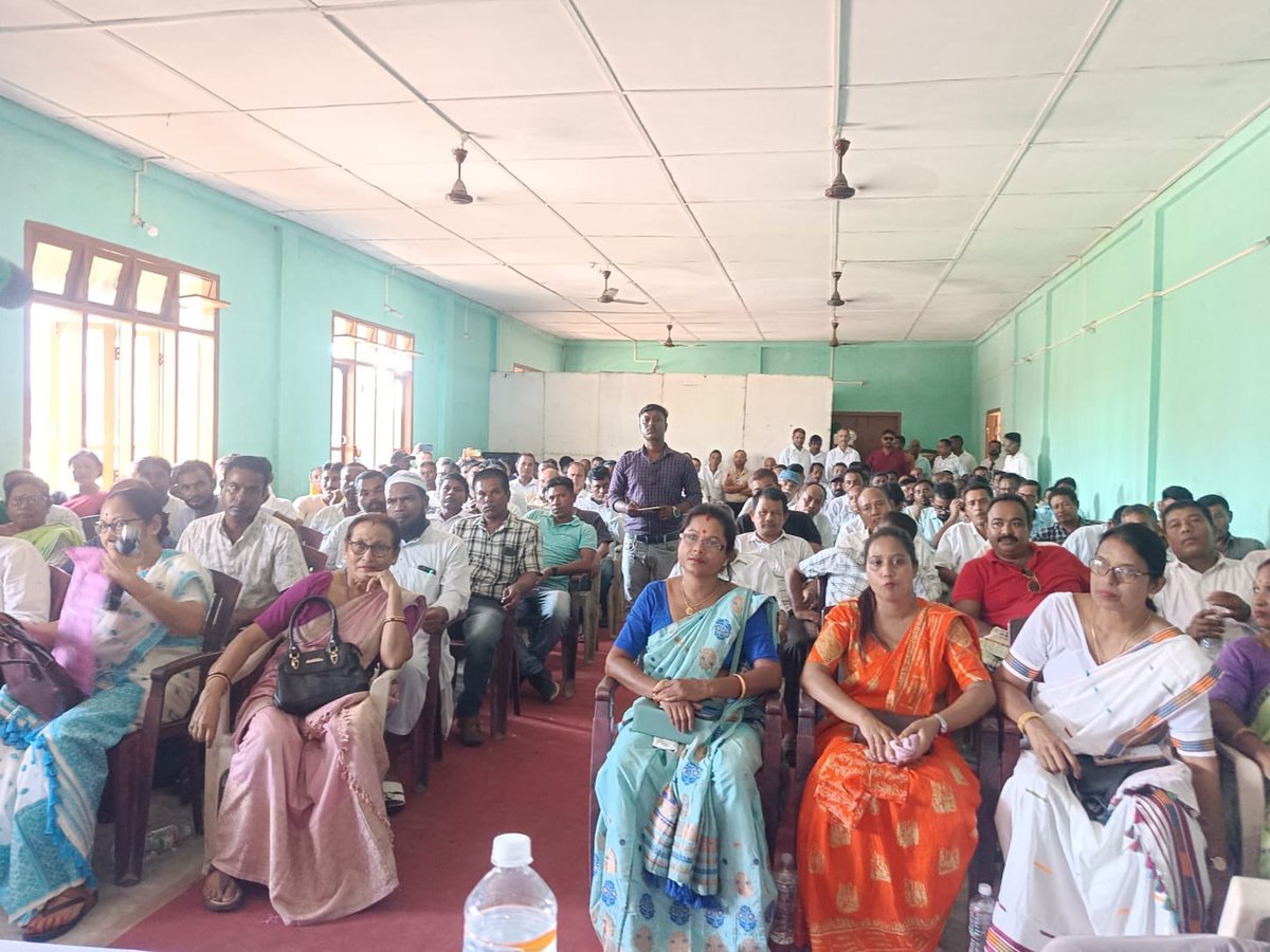 manojchauhanmp's tweet photo. 📍 Biswanath, Assam 

Yesterday attended the Review meeting of Booth Committees with the Mandal Congress Presidents &amp; Block Congress Presidents of DCC #Biswanath &amp; joined the #Vote_Chor_Gaddi_Chhod Signature Campaign of the district. https://t.co/4IXTz7Qprb