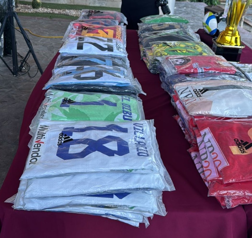 Un gusto participar en este gran evento de Copa Pacifica patrocinando al H. Cuerpo de Bomberos con
<a href="/GobBCS/">Gobierno de BCS</a>
Felicidades Gobernador <a href="/VictorCastroCos/">Víctor Castro</a> Presidente de <a href="/CoparmexBCS/">coparmexbcs</a> <a href="/valdiviezopaul1/"><a href="/valdiviezopaul/">Paul Valdiviezo</a></a> que lo hicieron posible. @valdiviezopaul y demás patrocinadores