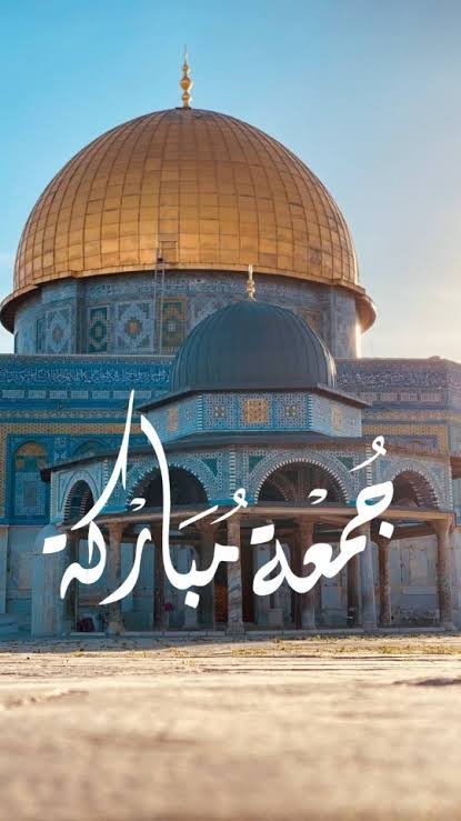 أن القلوب ليست حجارة تُرمى ثم تُنسى
أما خفت أن يكون القلب الذي كسرته ومزقته مزارًا لنور يحبه الله أو موضعا حل فيه رضاه أو مقاما شيد من خشيته 
 إن الله إذا أحب قلبا جعل كسرتَه بابا إلى حضرته
وأما من كسره فيكفيه أن يعيش بعين لا تبصر النور بعده

#صباح_الخير 
#جمعة_مباركة 
#ومضات