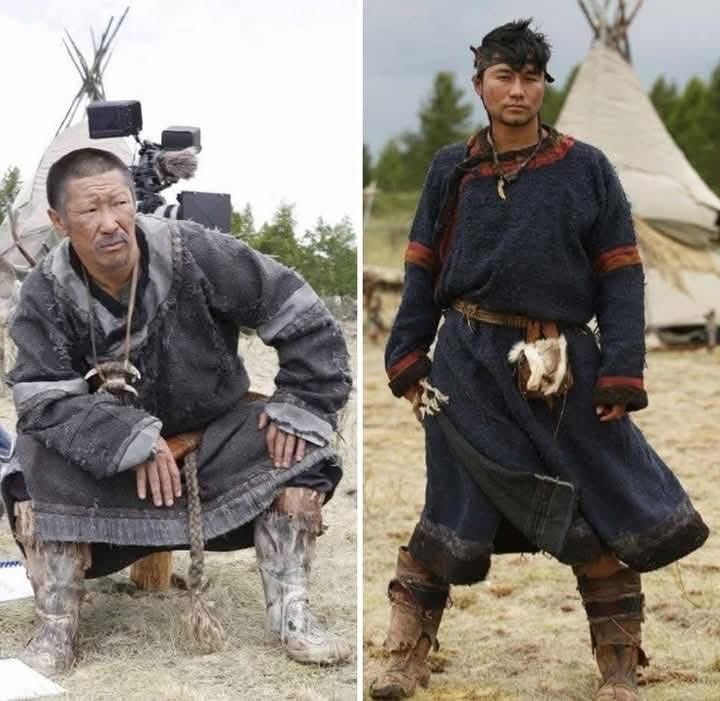 Амбий ах үнэхээр л мундаг жүжигчин байсан даа🙏

"ААВ" - АМБИЙ АХ
2013 онд Содура киноны натурт гараад хэдхэн хонож байтал хошин урлагийн луугаруудын нэг Амбий хэмээх ах арын группыг ахлан ирлээ. Ирсэн өдрөөсөө энэ нөхөр уучихсан юм болов уу гэж эргэлзтэл инээд наргиан, дуу хуур