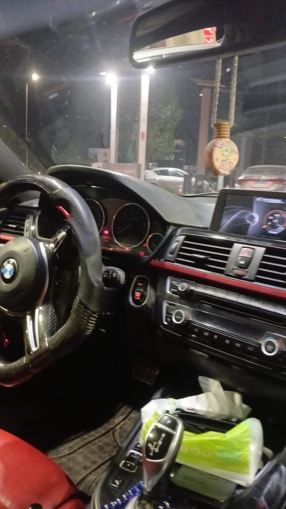 انا مستني تاجر المخدرات الي هيديني 3علب عناب مجفف