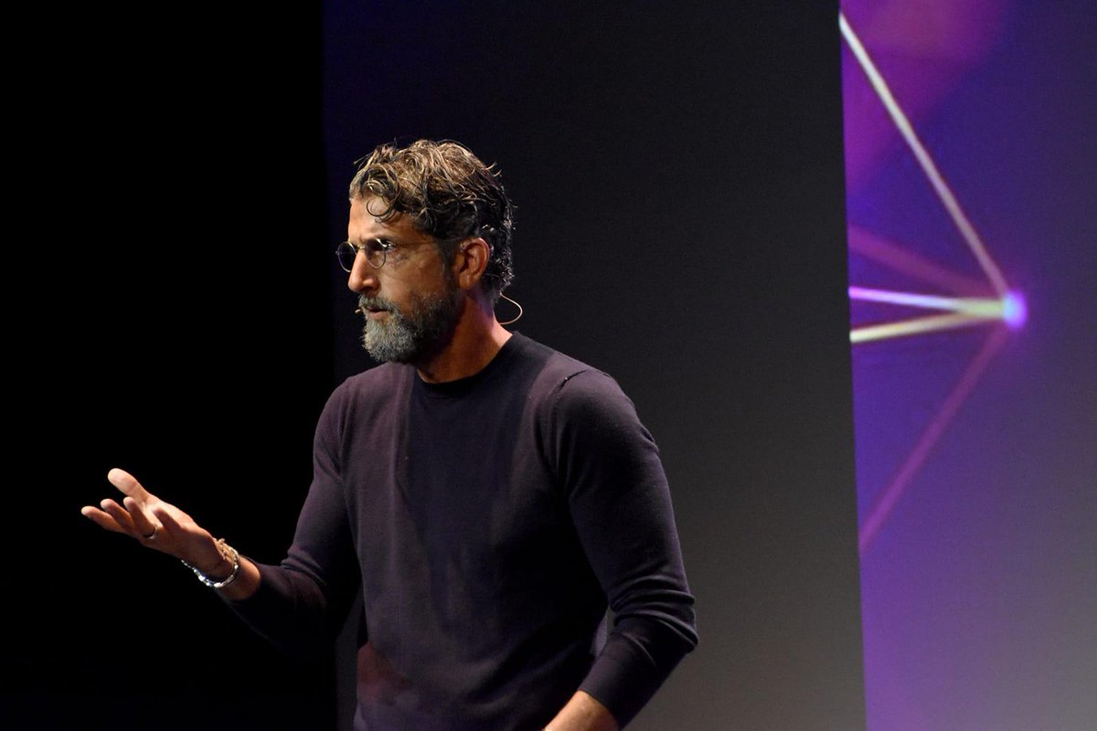 Wrapped up the #AIHotspot conference in Prague, where 300 leaders and customers from financial services explored how the Agentic Era is reshaping engagement.

My session introduced a new experience category: Personality Engineering.

In this era, every AI tone, gesture, and