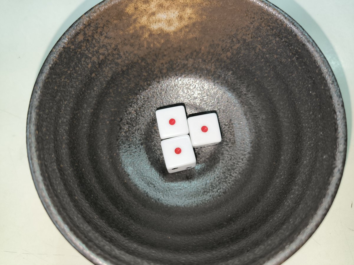 ■イベント内企画のご案内■
当日本部にてチンチロを行います。
スタッフに勝利した方には記念品を贈呈します。
対戦希望の方は本部にて

「対戦おねがいします」

とお申し出ください。挑戦おまちしております。

#Comicヘイスト