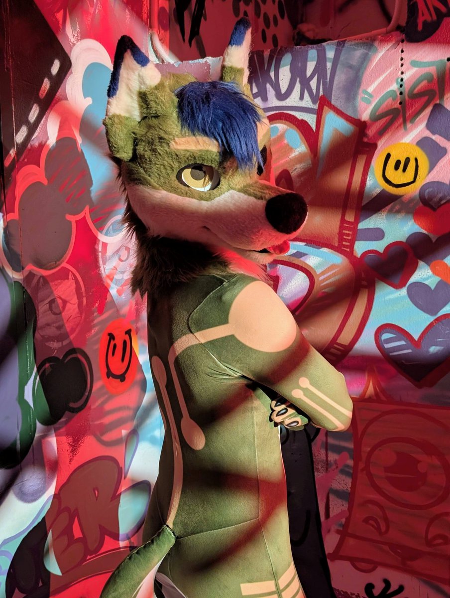 Colors, patterns, and a wolf
#FursuitFriday