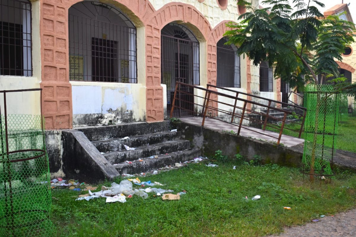 #SpecialCampaign5_0 Today under the Campaign, cleanliness drive was done at Chaibasa Zila School premises 
<a href="/PIBHomeAffairs/">PIB - Ministry of Home Affairs</a>
<a href="/DARPG_GoI/">DARPG 🇮🇳</a>
<a href="/PMOIndia/">PMO India</a>
<a href="/HMOIndia/">गृहमंत्री कार्यालय, HMO India</a>
@crpfindiaI