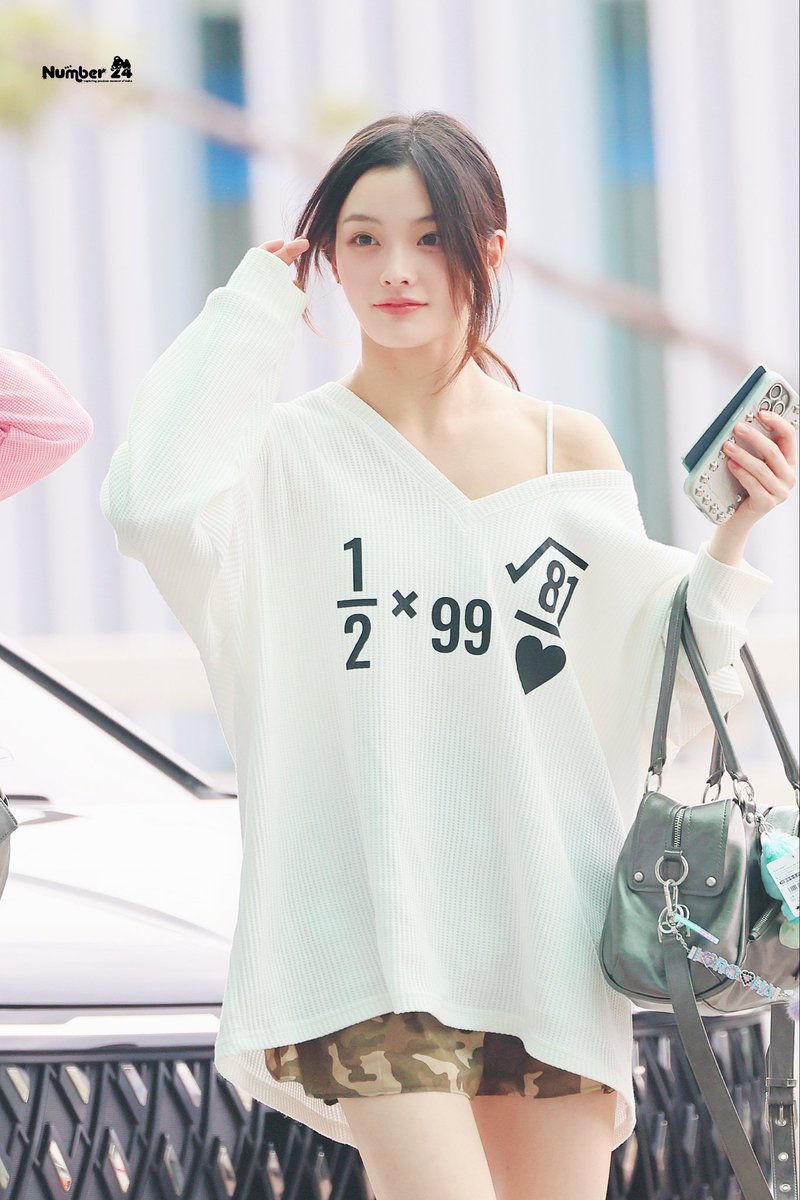 251017

#아일릿  #ILLIT  #이로하 #IROHA #イロハ