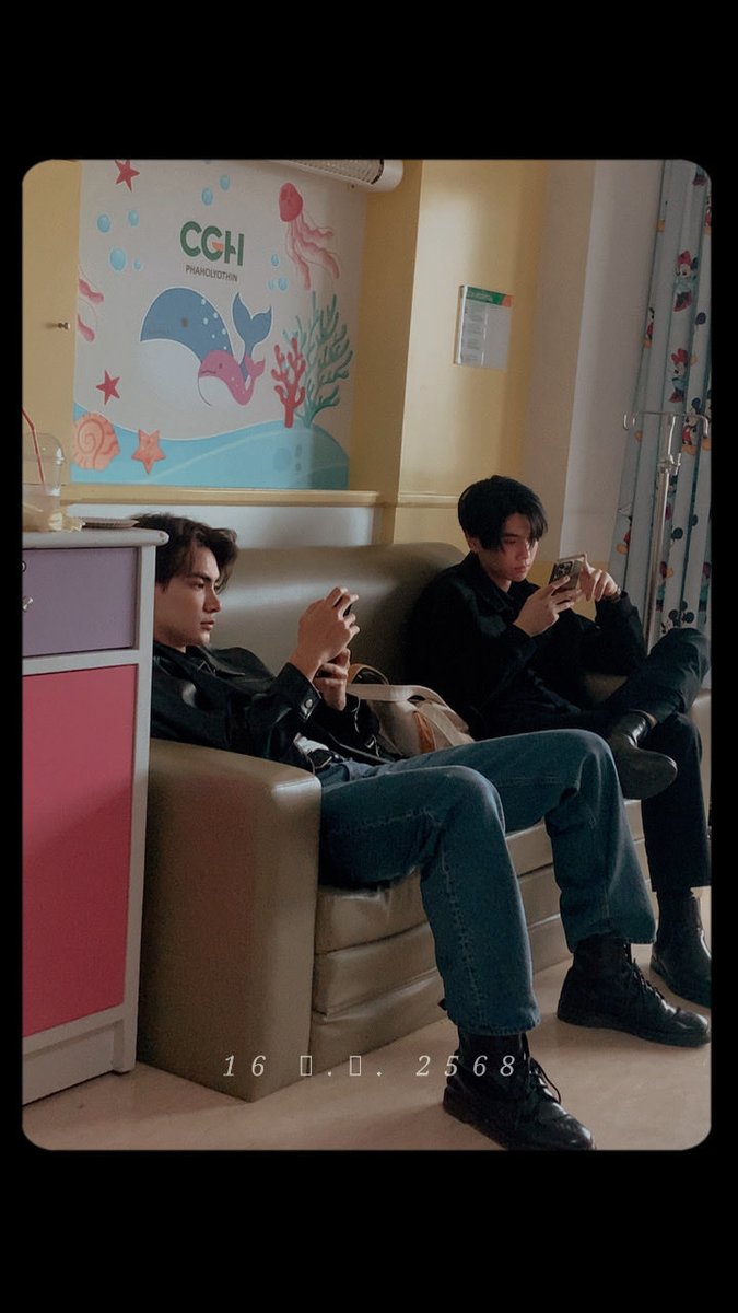 joongdunked's tweet photo. they’re together now, but all they do is stare at their phones. married life? just more of the same. #genzproblem https://t.co/5L2eomyxIo