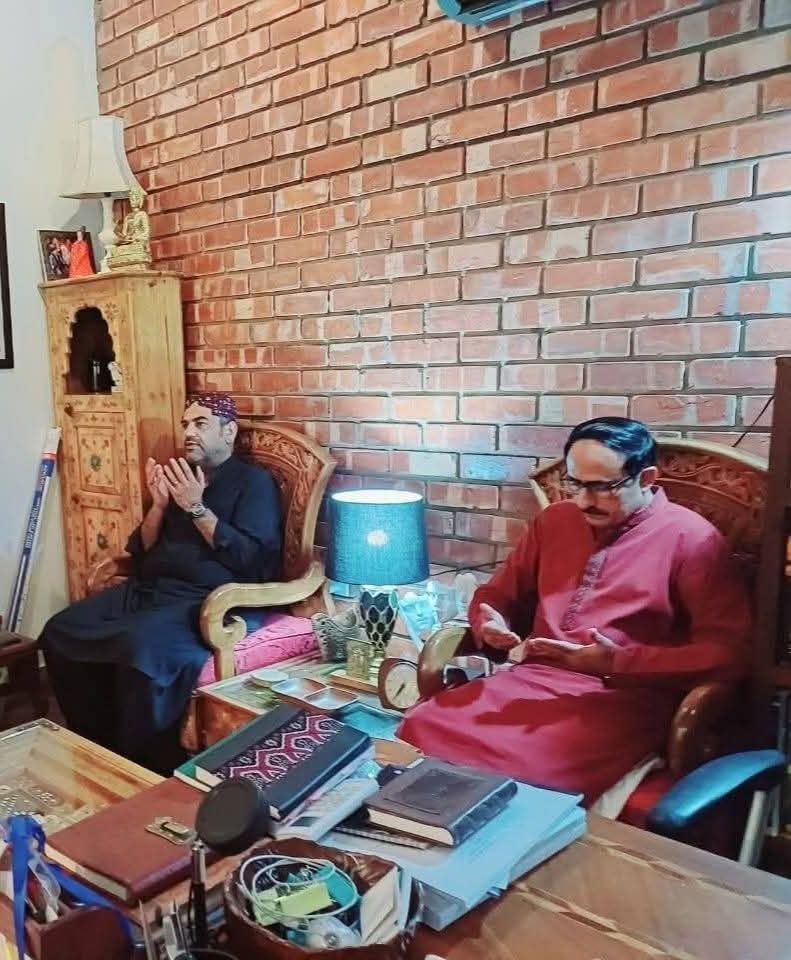 پيپلز پارٽي اڳواڻ (ايم پي اي)  نوابزاده برهان خان چانڊيو صاحب ،سنڌ جي ناليواري دانشور جامي چانڊيو جي رهائش گاھ تي پهچي کائنس والده جي تعزيت ڪئي ايٽ ڄام شورو