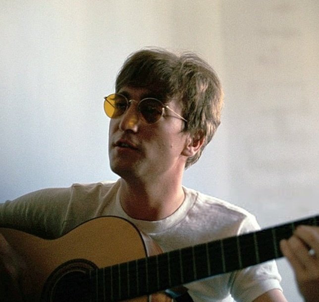 John Lennon composing Strawberry Fields Forever in Spain (1966) 

📸 Douglas Kirkland