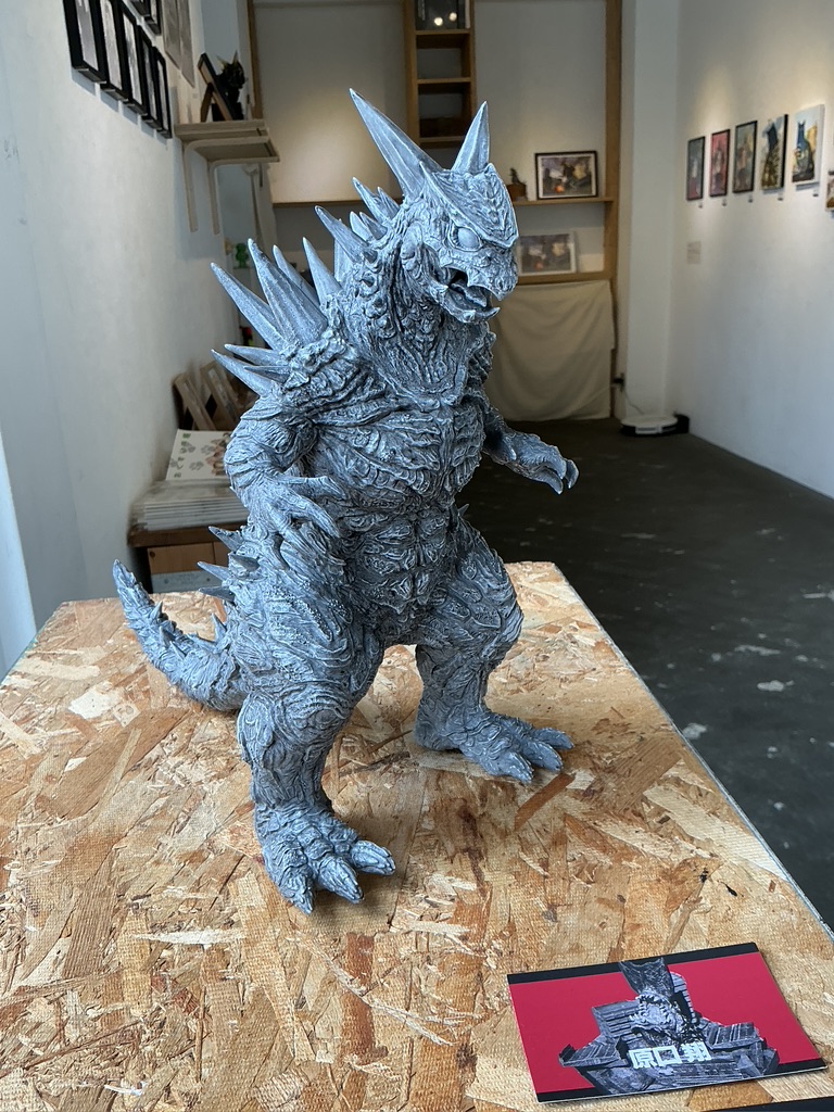 ＃京都 ＃出町柳 にある ＃トランスポップギャラリー で「＃猫対ギガラ〜開田裕治個展〜」開催中！
名獣 ＃バラン を彷彿とさせる半透明の触覚が美しい、開田先生のオリジナル怪獣 ＃ギガラ。イラストと造形物で立体的に楽しめる展示会で物販も充実。
10月19日（日）までなので皆様お早めに！