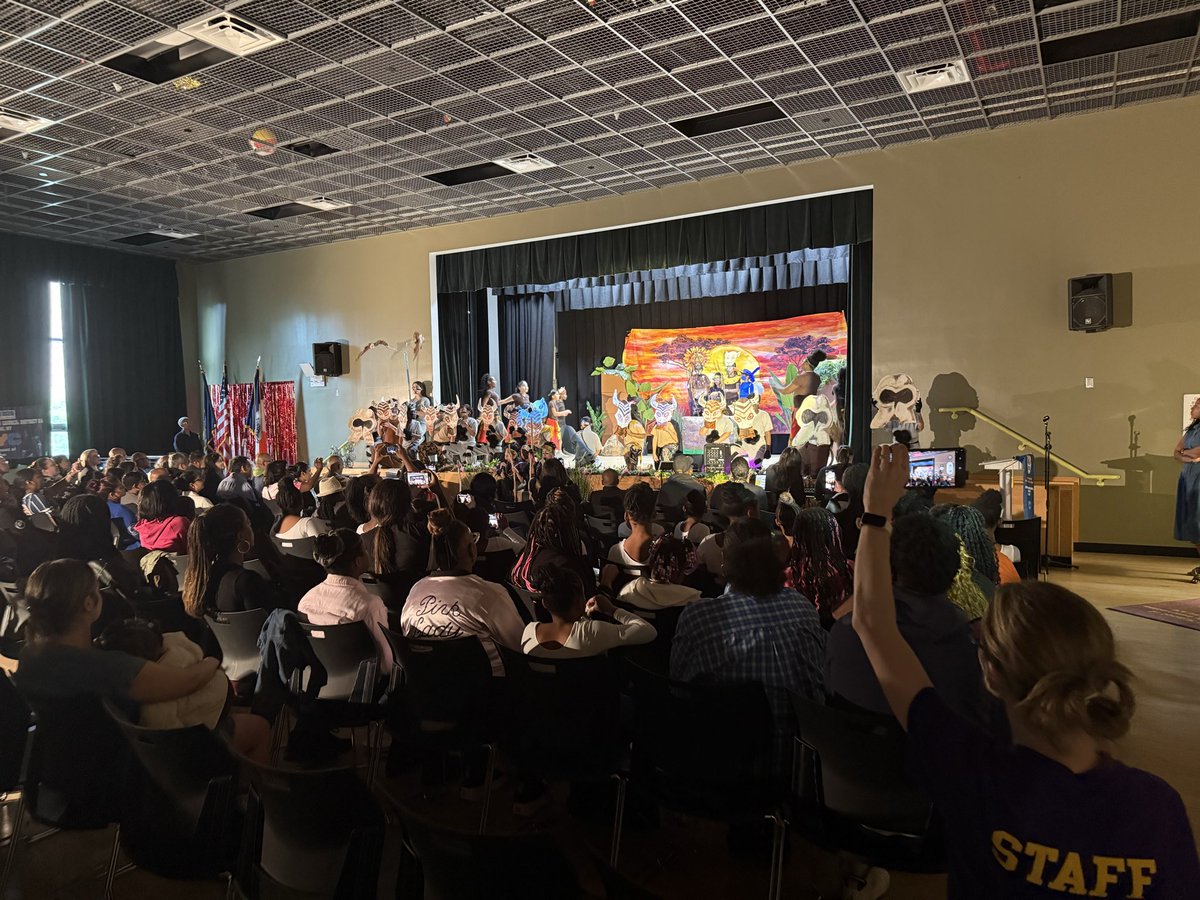 I was honored to receive the Certificate of Appreciation from @CEC28 on May 30th at <a href="/ps349q/">ps349q</a>. Thank you CEC28, all the educators, teachers, students and parents, it has been a big pleasure to be with you for the past years.