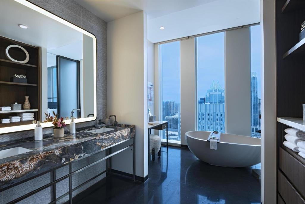 Es o test baratos o que pueda gastarme 7500€ en el avión a Austin más lo que cuesta la estancia en el hotelito de lujo.

Todo a la vez no se puede

Gestionando.