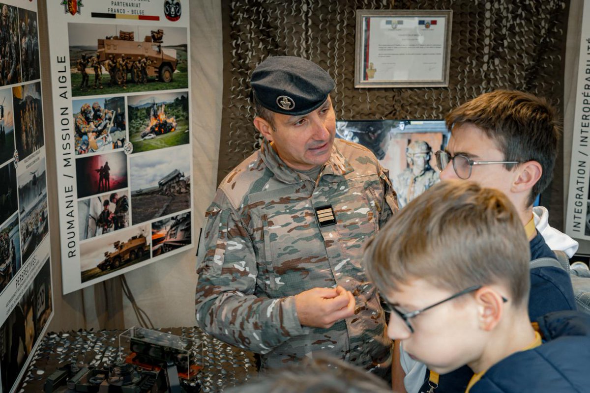 3eRG_Officiel's tweet image. PRÉSENTATION DE L’ARMÉE DE TERRE 2025 •
Les 15·16 octobre, le #3eRG 🇫🇷 était à l’École militaire aux côtés du 4eBGn 🇧🇪.
Deux jours d’échanges avec élus, étudiants et acteurs de la Défense autour du projet CaMo et de la coopération franco-belge.

@armeedeterre @7e_brig_blindee