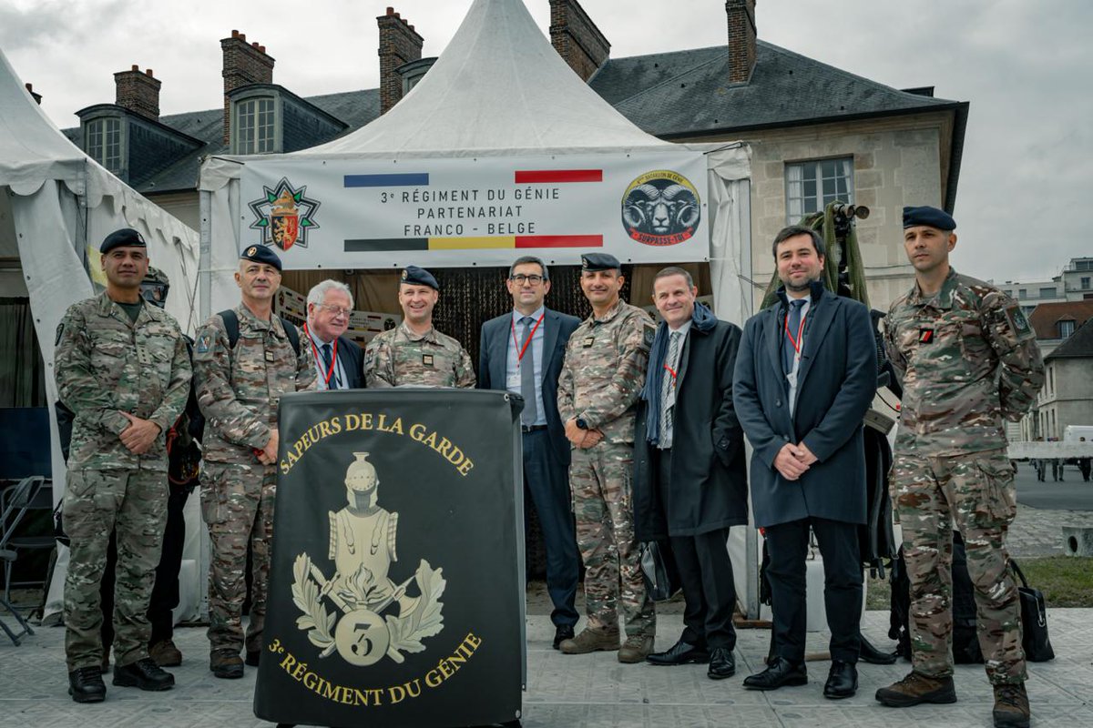 3eRG_Officiel's tweet image. PRÉSENTATION DE L’ARMÉE DE TERRE 2025 •
Les 15·16 octobre, le #3eRG 🇫🇷 était à l’École militaire aux côtés du 4eBGn 🇧🇪.
Deux jours d’échanges avec élus, étudiants et acteurs de la Défense autour du projet CaMo et de la coopération franco-belge.

@armeedeterre @7e_brig_blindee
