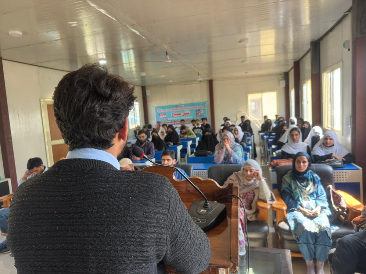 YASIRBASHIRBHAT's tweet image. Nayi Subha dawns! We just mobilized students at KCEF, GDC Pampore, Rajpora, Gdctral &amp;amp; Women&apos;s College Pulwama against drug addiction.
​Remember this truth: The evil is the drug, not the soul caught in its grip.
​#NayiSubha #Pulwama #EndAddiction #UnitedAgainstDrugs #SaveOurYouth
