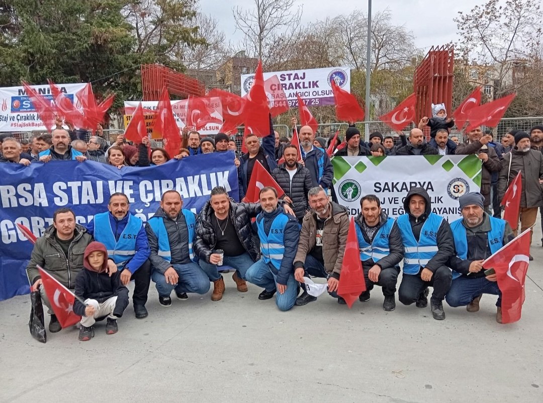 Adalet garibanlara yok maalesef bu insanların emekleri yok sayıldı. Mağduriyetleri bir türlü çözülemedi..

Eksik Başlangıç #StajÇıraklıkEmeğinYarısıYazılmadı