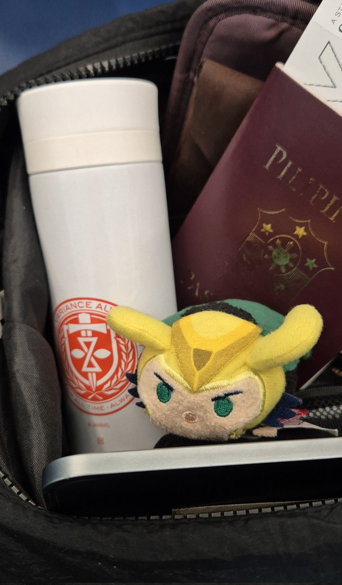 He snuck into my bag 🤏🏻

Bye bye for now PH! 🇵🇭

Might as well make a series of my emotional support #Loki postings whenever I'm out and about 🤣