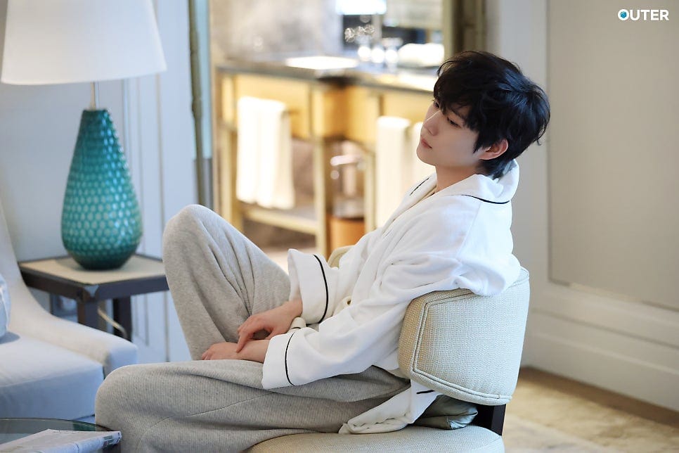 youngdae_ina's tweet photo. OuterUniverse 2025.10.17✨
#KimYoungDae Behind the Scenes of the Lotte Hotel Commercial Shoot
https://t.co/INhxRE9xj4
#김영대 #キムヨンデ #金永大 #คิมยองแด https://t.co/vRpQ42dx5Q