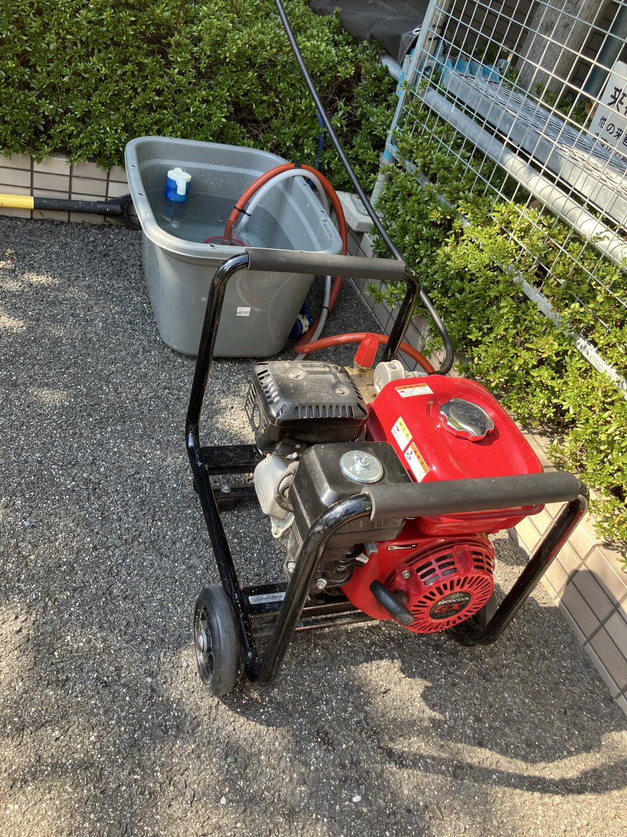 recy_clean3196's tweet photo. 新品やのに初日に💩落ちてきた〜笑
ホンダのやつうるさい言われつつ大体使わせてもらってたけど、今の現場ではダメ言われたので防音買ったった！

ホンダ安いのにね、この精和買うぐらいならホンダ3台買えるぐらい。
蔵王の買うぐらいならホンダ5台買えちゃう。
スペック変わらんのに。 https://t.co/4ptjFyrvOO