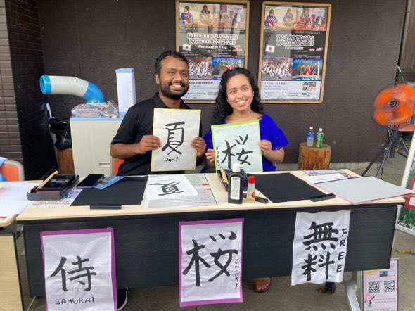 明日13時より，大月駅前にて都留高校学生によるイベントが実施されます。

街の活性化を考えて，さまざまな催し物を考えてくださいました。
・学生ポートによる折り鶴体験
・書道部による書道体験
・軽音部の演奏
・合唱部の歌の披露
・笹子追分人形保存会によるお客様のお迎え
ぜひ足をお運びください