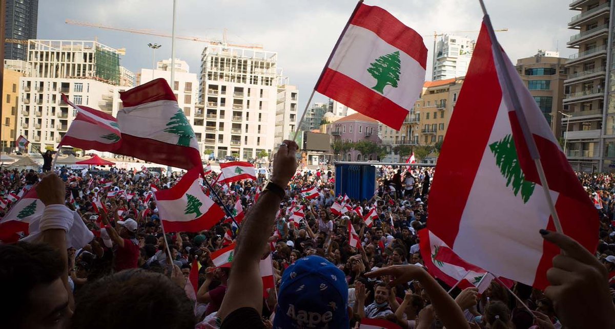 #LIBAN- Le 17 octobre restera comme un moment d’ivresse nationale, une illusion d’unité, une promesse trahie, un rêve qui s’est dissous dans les ambitions et les agendas de ceux qui prétendaient le servir.

Par <a href="/TyliaElHelou/">Tylia El Helou</a> 

icibeyrouth.com/articles/13274…